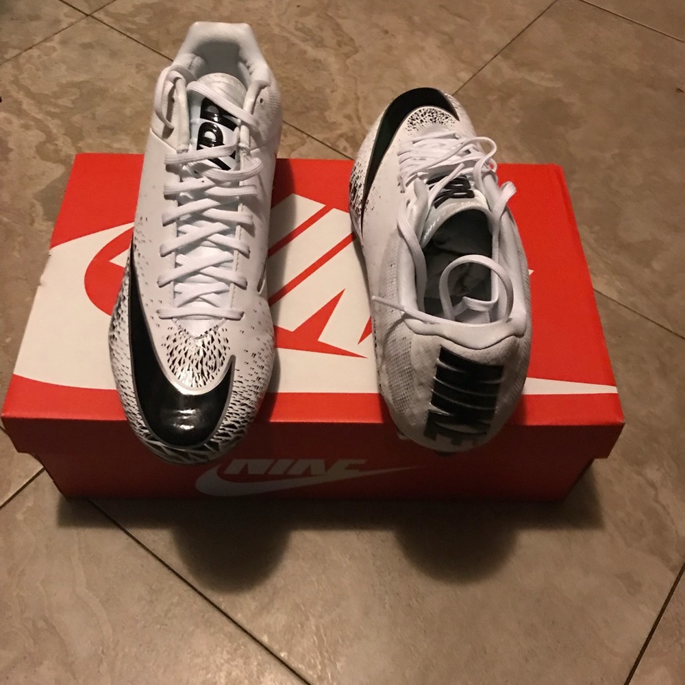 Cleats - Picture 6 of 8